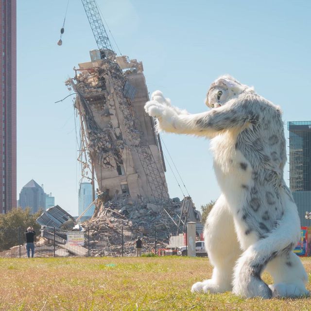 У Далласі з'явилась своя Пізанська вежа: кумедні фото користувачів мережі - фото 389366