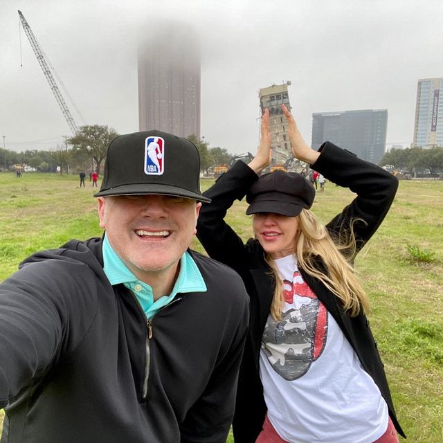 У Далласі з'явилась своя Пізанська вежа: кумедні фото користувачів мережі - фото 389369