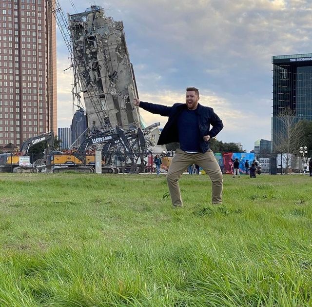 У Далласі з'явилась своя Пізанська вежа: кумедні фото користувачів мережі - фото 389370