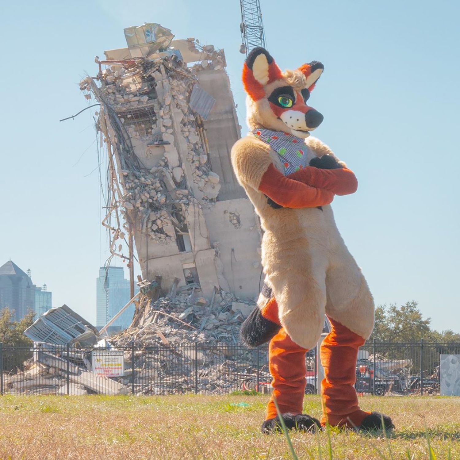 "Сестра" Пізанської вежі не така красива, але теж популярна - фото 1