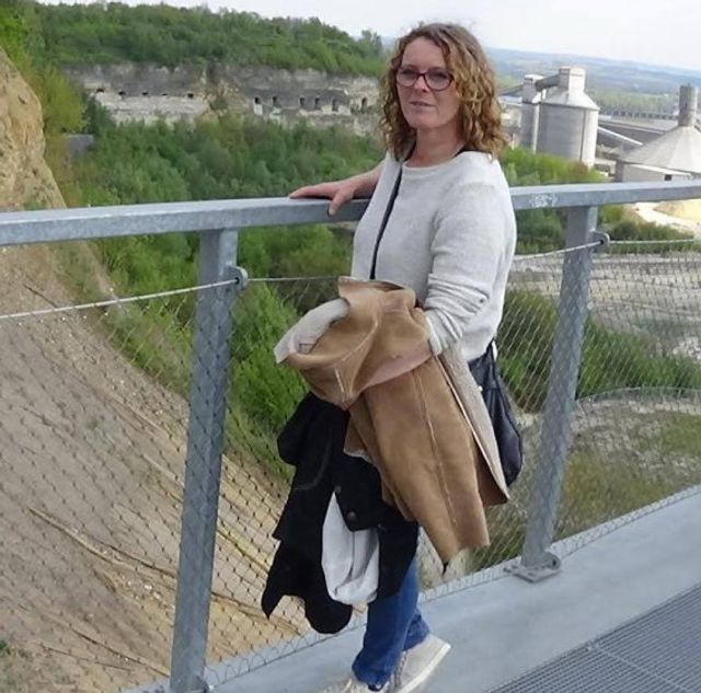 Жінка почувається ніяково через своє ім'я - фото 389446