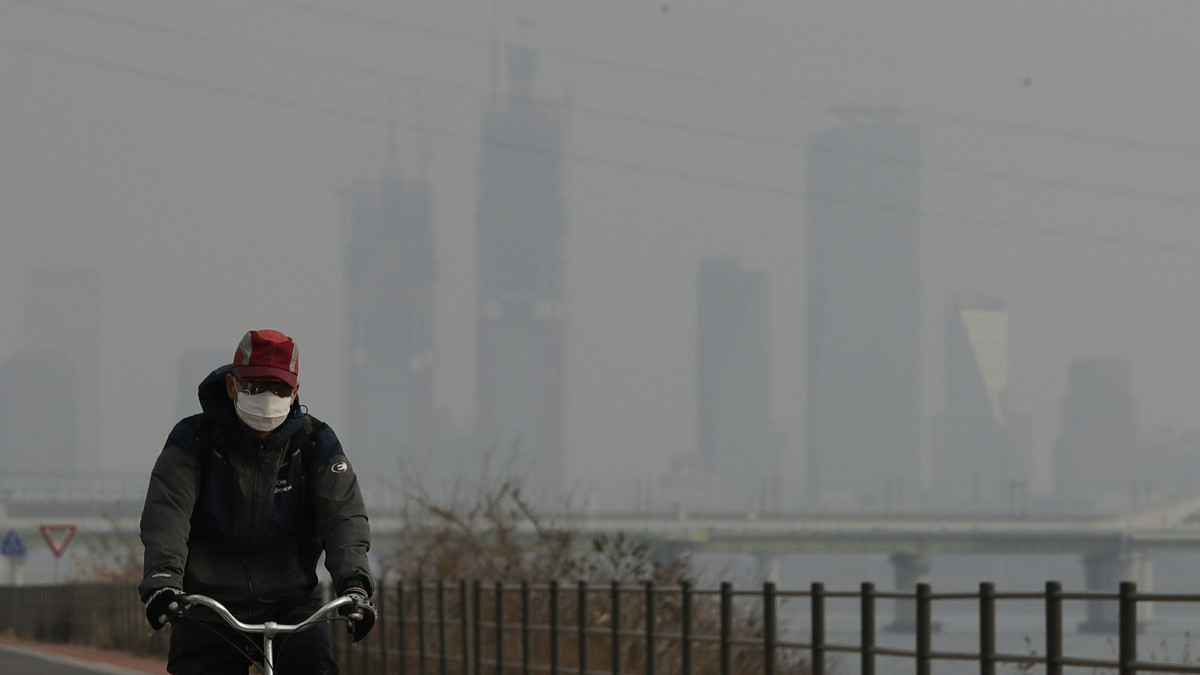 Через коронавірус в Китаї знизився рівень забруднення повітря: інфографіка - фото 1