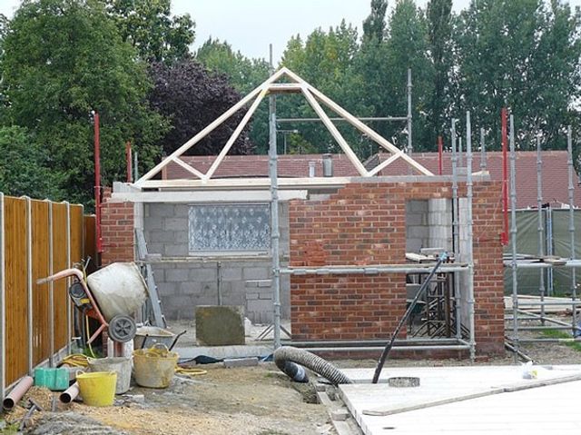 Чоловік побудував будинок мрії за відеороликами з YouTube - фото 389636