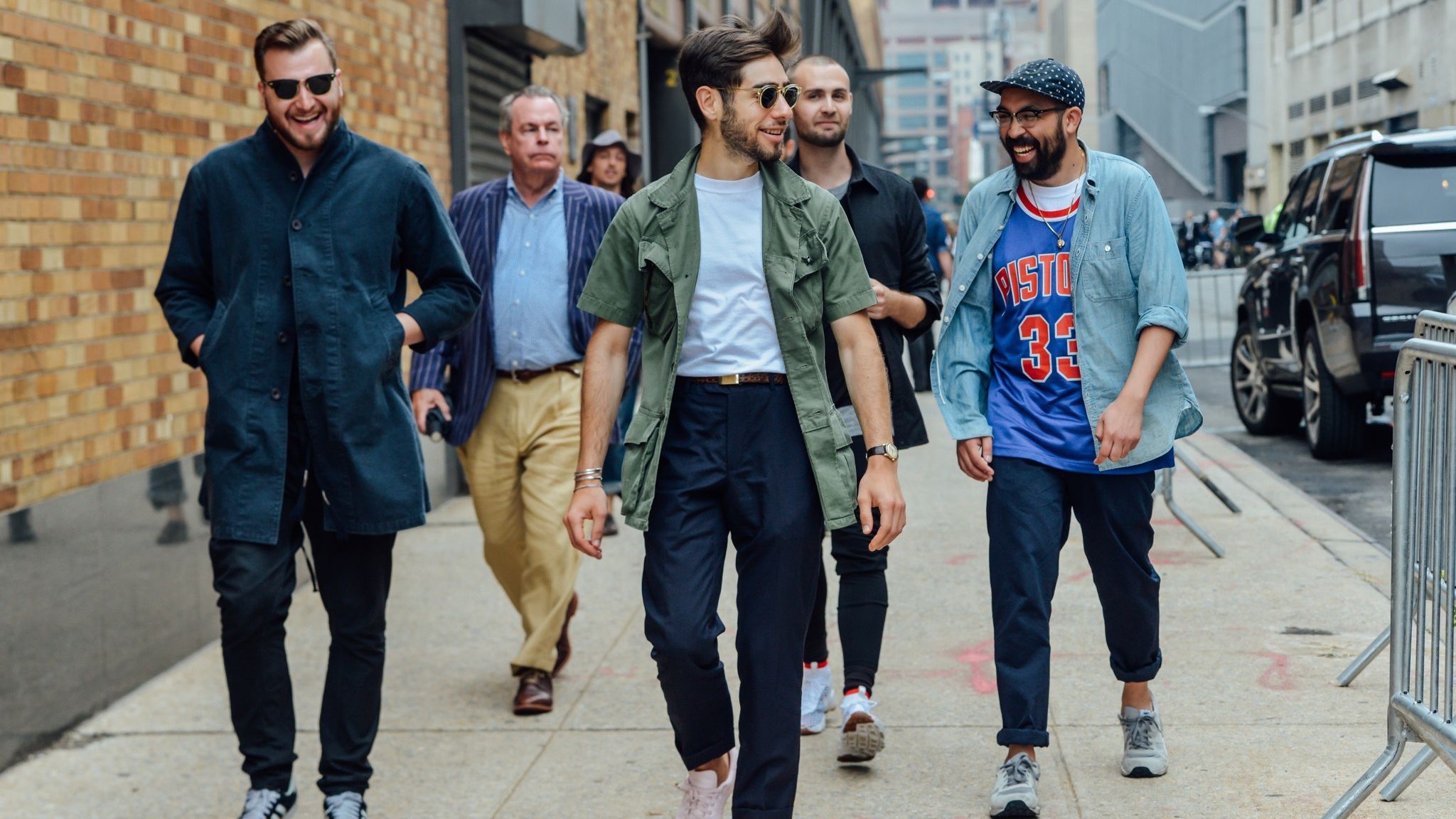 Що носити замість джинсів цієї весни