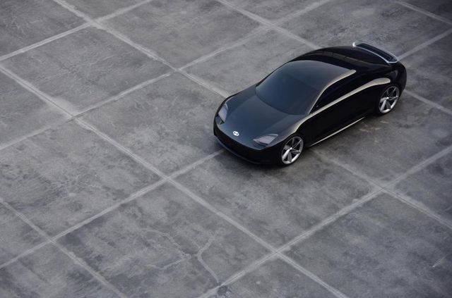 Компанія Hyundai представила футуристичний електричний концепт без керма: фото - фото 389835
