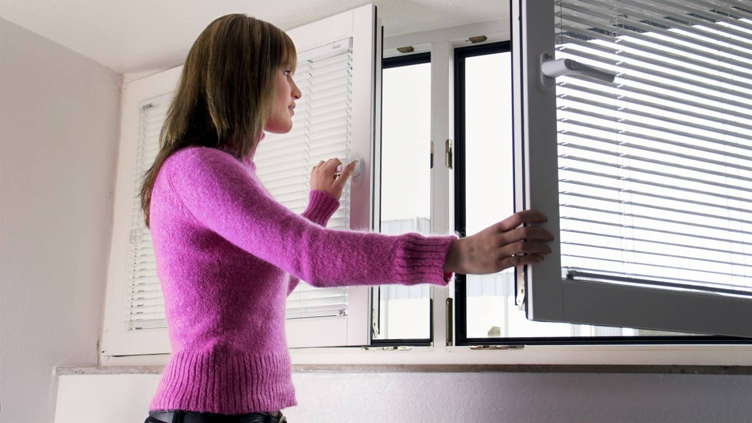 Три натуральних і дешевих способи прибрати запах сигарет з приміщення