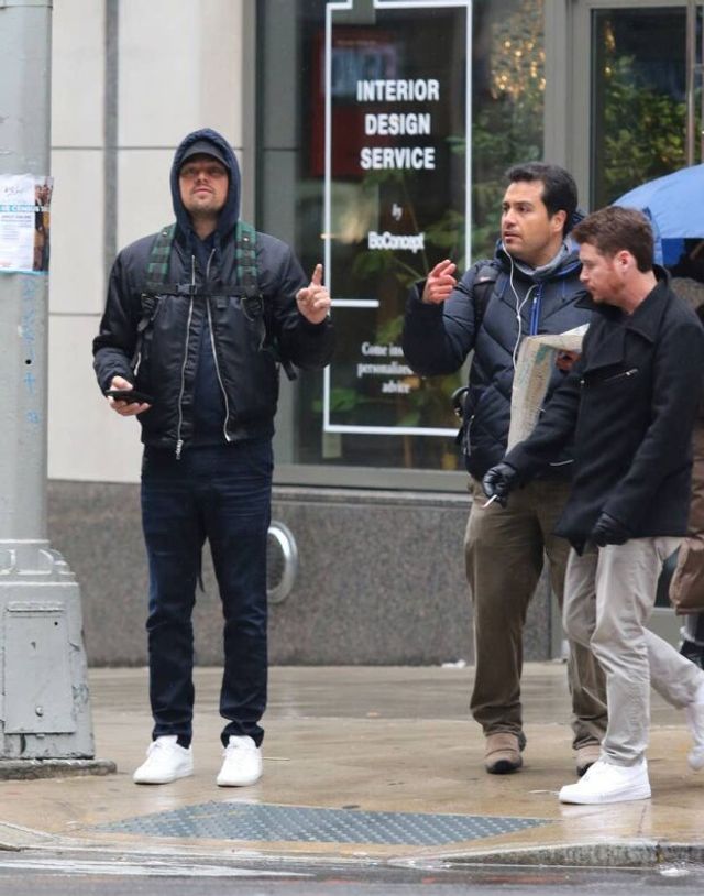 Ді Капріо став мемом через звичайного туриста - фото 389893