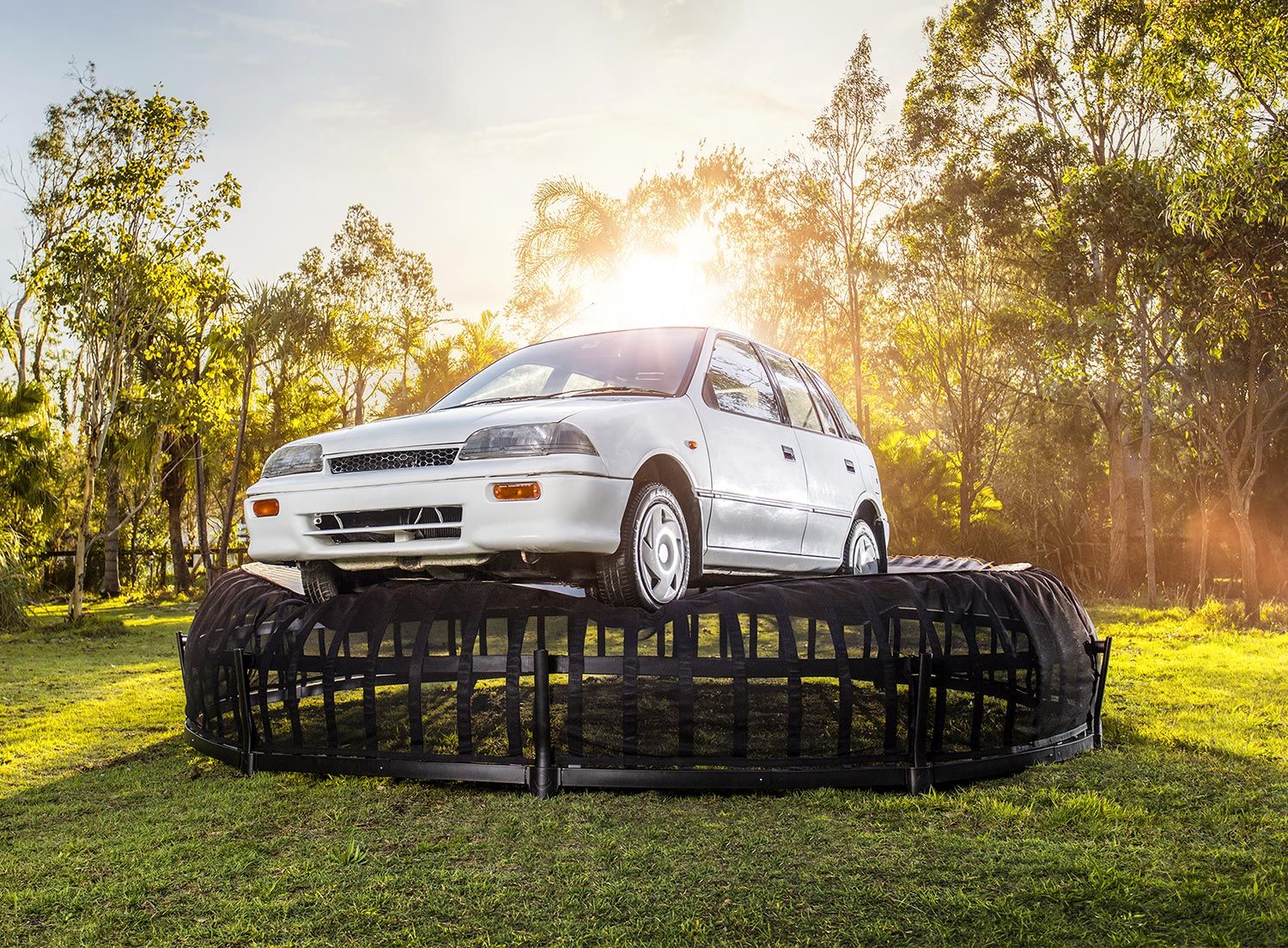 Спочатку блогеру потрібно було сконструювати особливий батут - фото 1