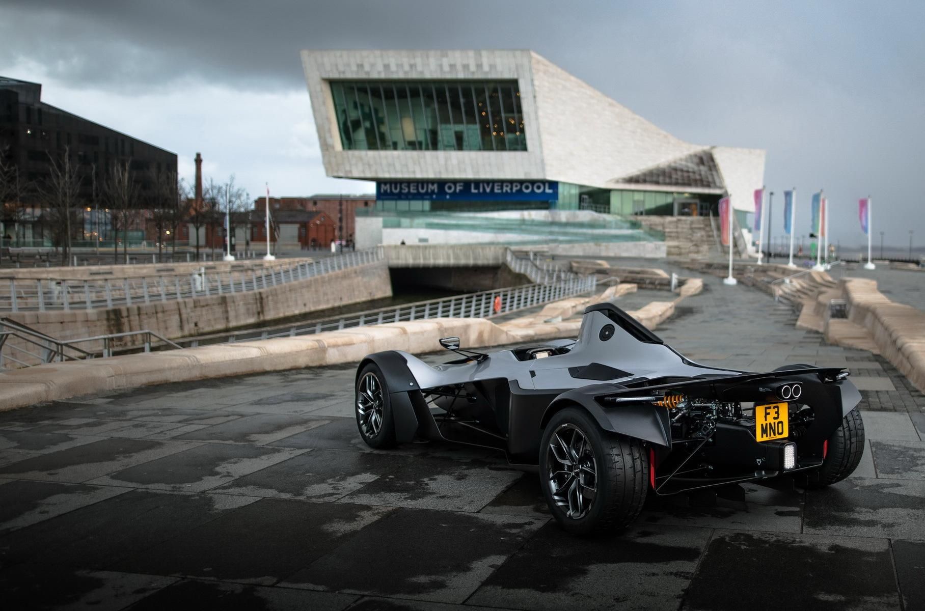 Британці створили крутий суперкар, який важить усього 570 кілограмів