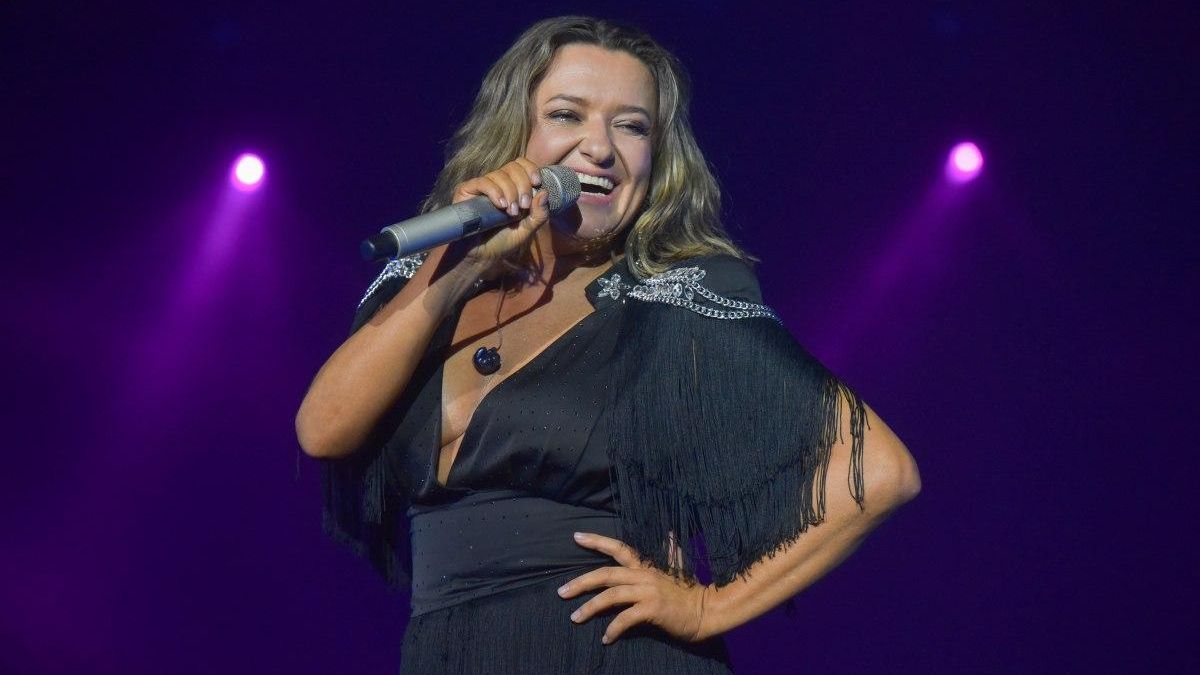 Наталія Могилевська підкорила публіку глибоким декольте