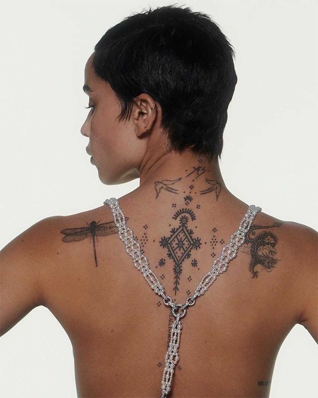 Сексуальна Зої Кравіц знялась оголеною для глянцю: спекотні фото 18+ - фото 390335