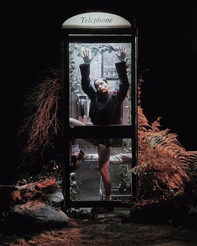 Сексуальна Зої Кравіц знялась оголеною для глянцю: спекотні фото 18+ - фото 390336