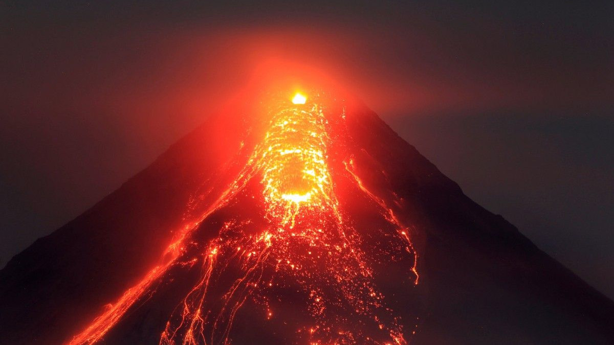 Канатоходець пройшовся над вулканом - фото 1