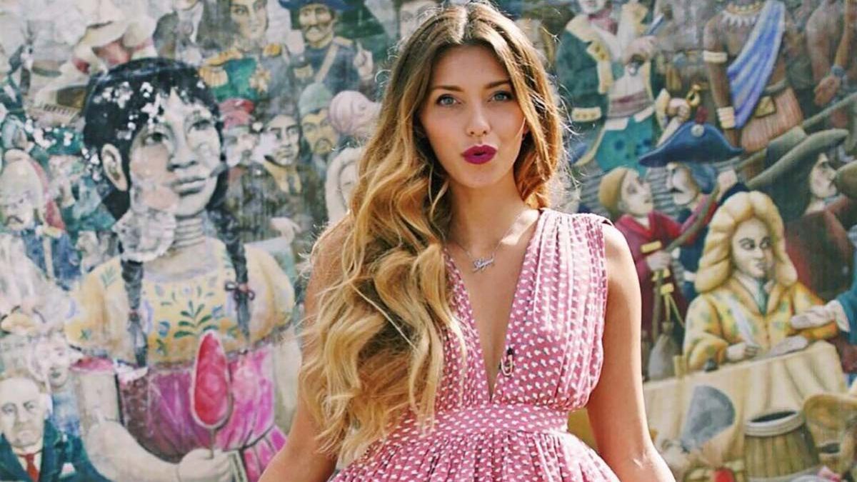 Регіна Тодоренко перетворилася на Джеймса Бонда: стильне фото