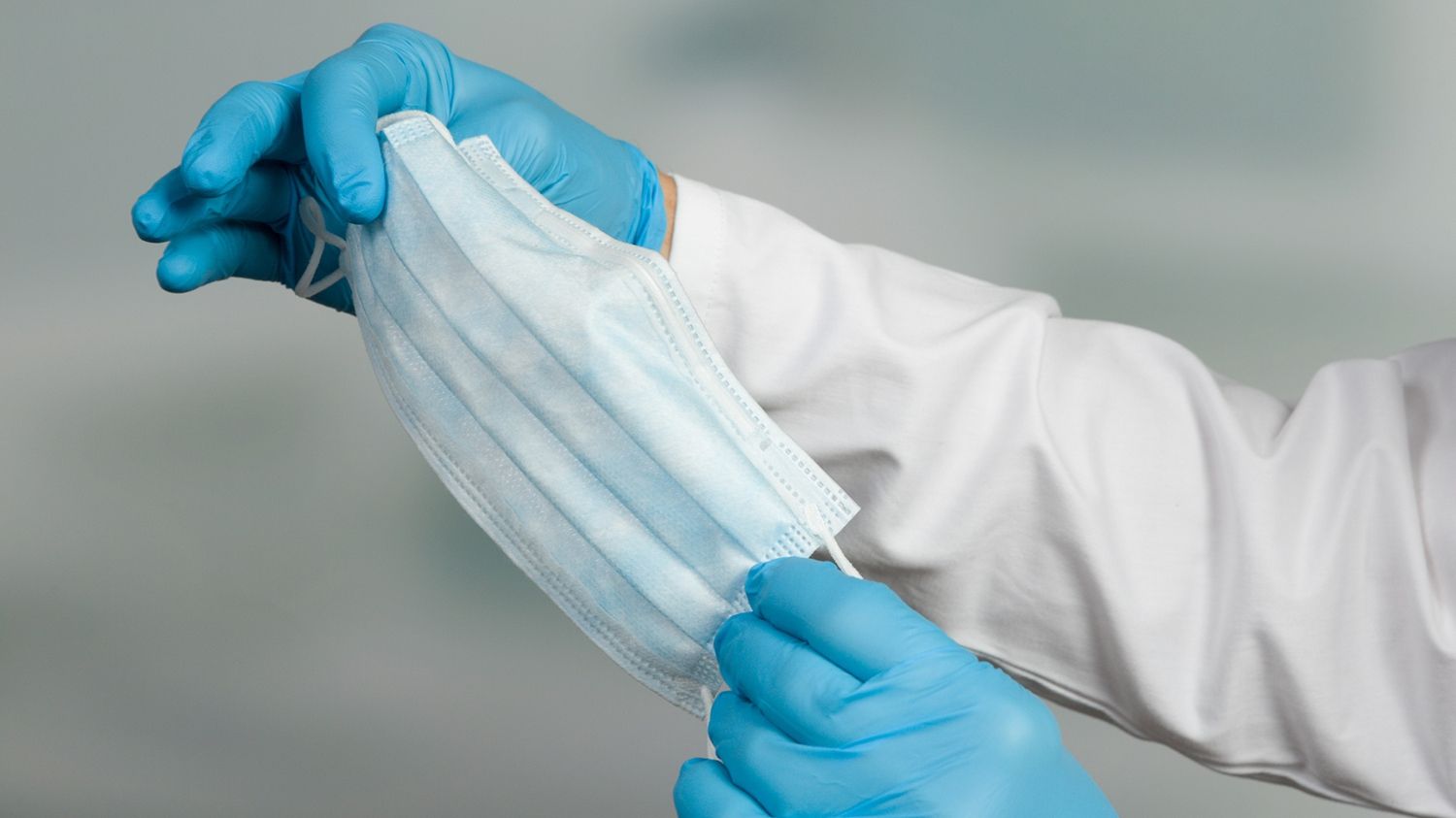 У Facebook і Instagram заборонять рекламу медичних масок - фото 1