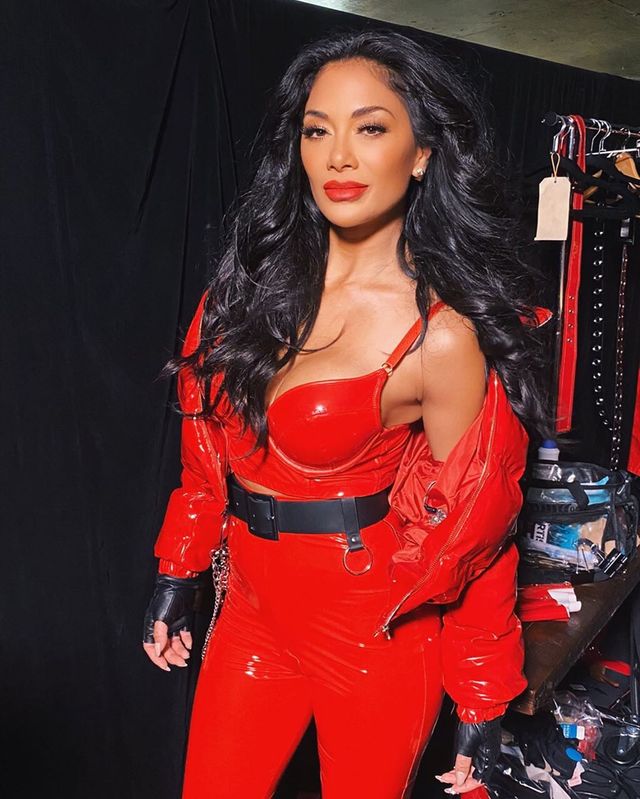 Сексуальна Ніколь Шерзінгер у латексі показала бюст - фото 390863