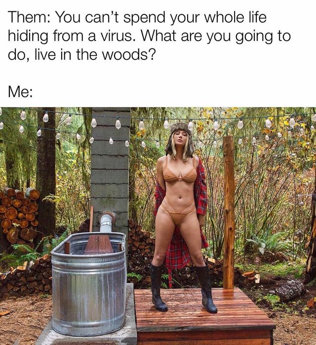 У купальнику: найзвабливіша гравець у покер показала, як ховається від коронавірусу - фото 391115