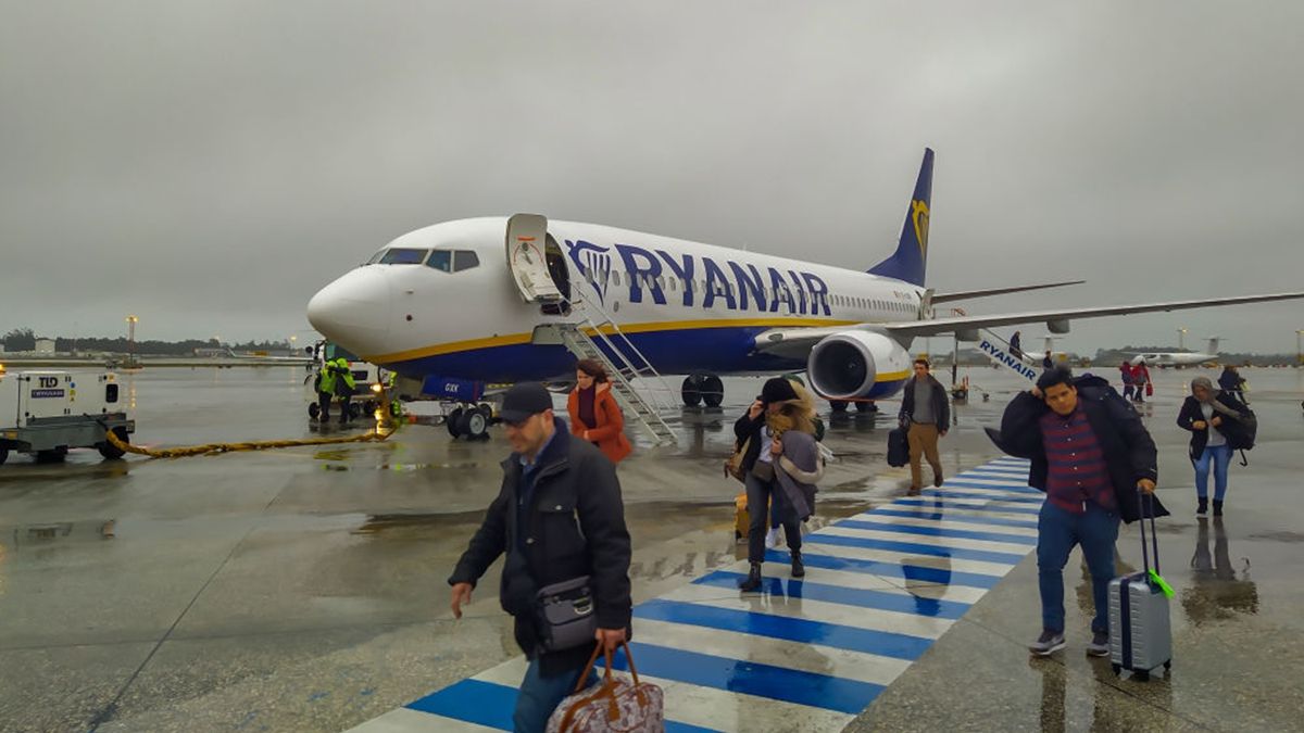 У Ryanair розповіли, як здати квиток або змінити дати перельотів безкоштовно