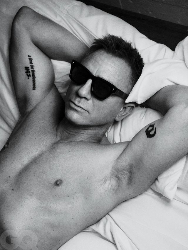 52-річний Деніел Крейг похизувався сталевим пресом на обкладинці GQ - фото 391281