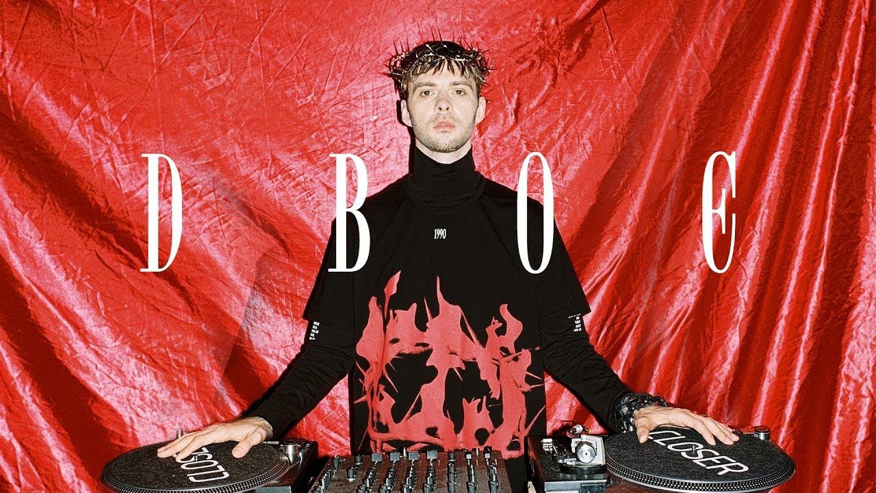 Двоє: Макс Барських презентував пісню про кохання українською