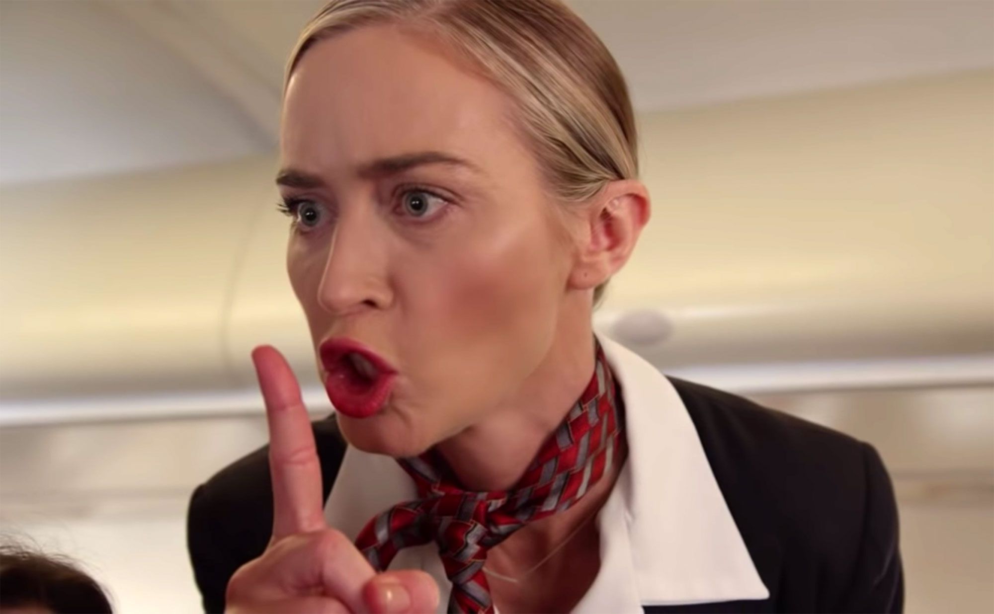 Заткніться та насолоджуйтесь польотом: Емілі Блант знялась у пародії на Тихе місце