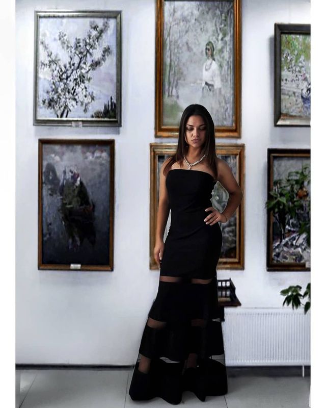 В Україні знайшли найкрасивішу дівчину-арбітра, яка є копією Міли Куніс: фотопорівняння - фото 391832