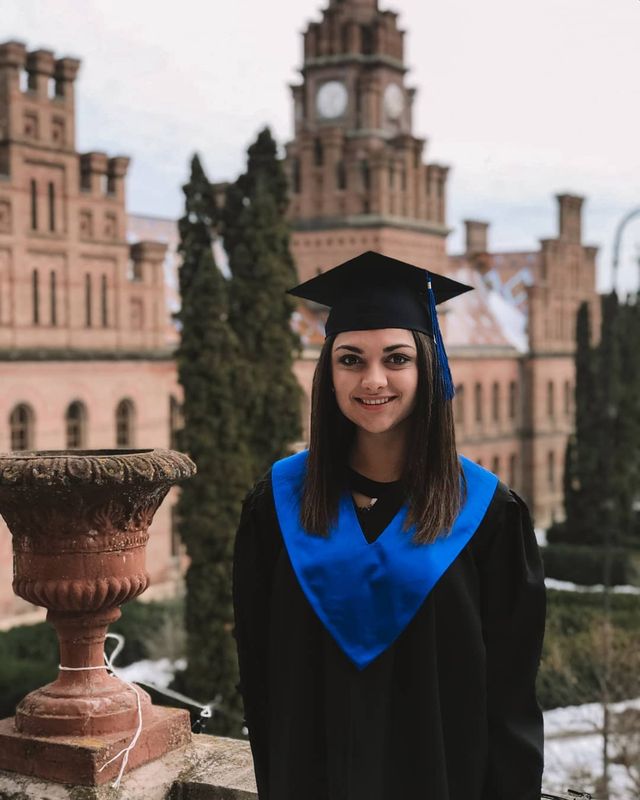 В Україні знайшли найкрасивішу дівчину-арбітра, яка є копією Міли Куніс: фотопорівняння - фото 391834