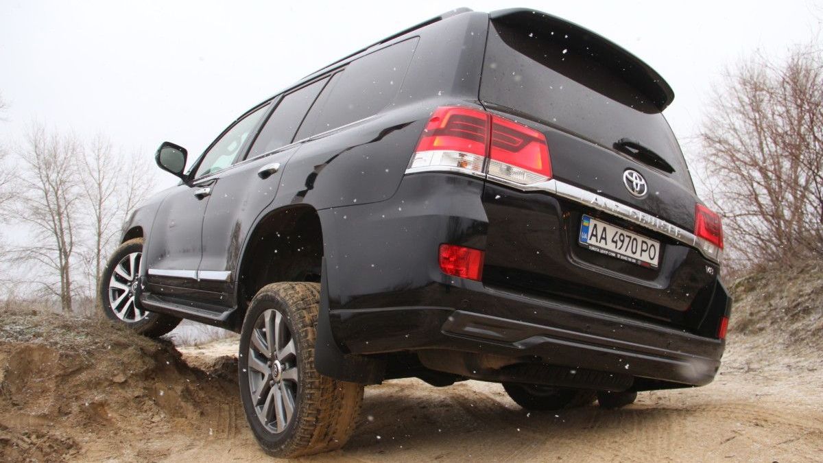 Toyota Land Cruiser 200 - фото 1