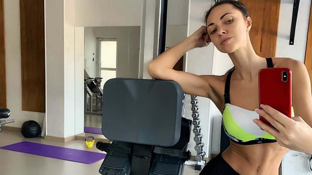 Віка з НеАнгелів показала, як накачати "горіх"