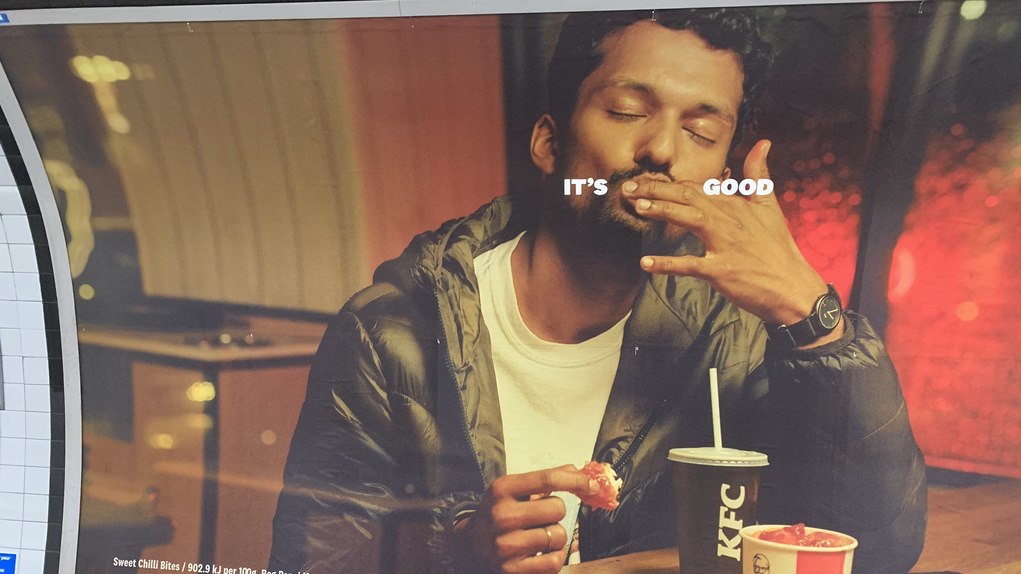 Мережа KFC прибрала з обігу рекламу, де облизують пальці: відео