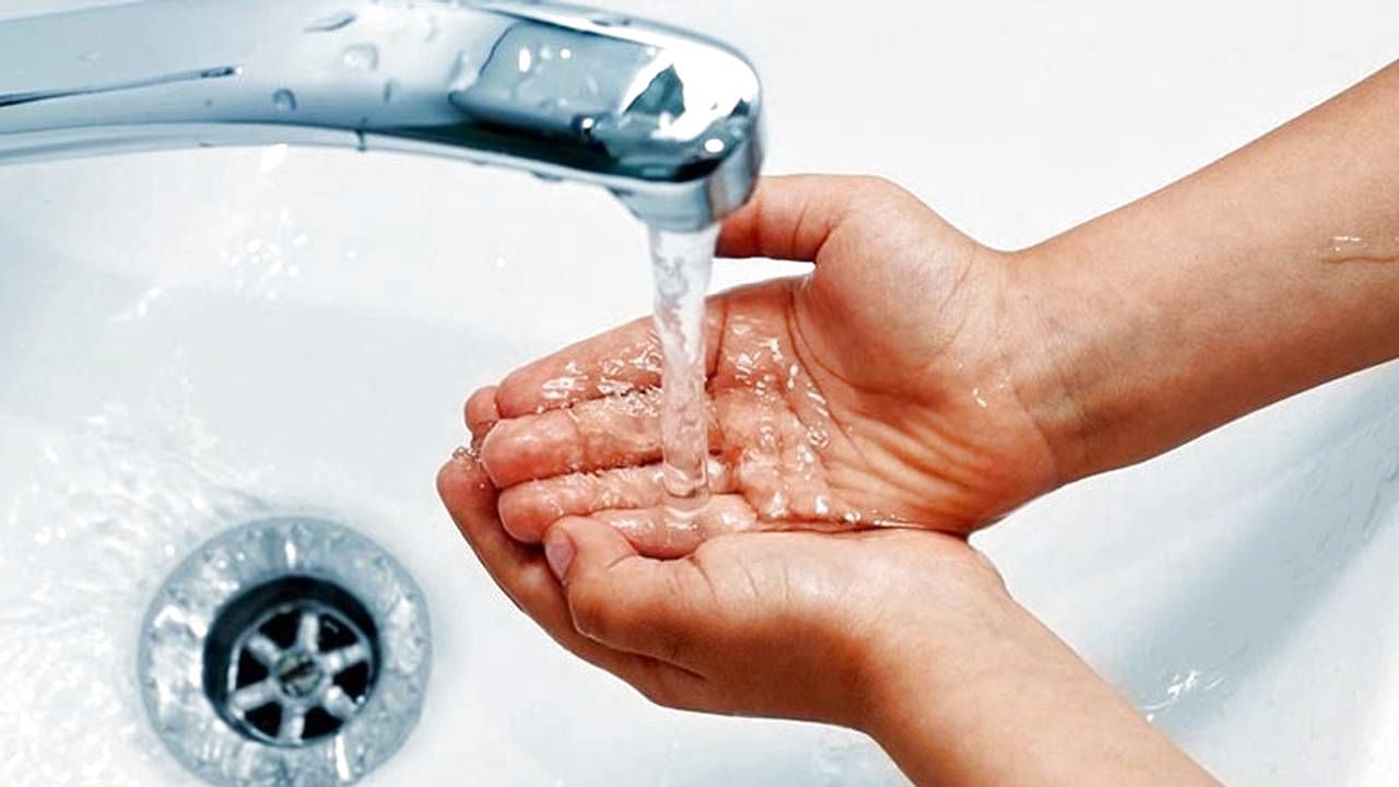 Вихователька показала, як мило вбиває віруси: вражаюче відео