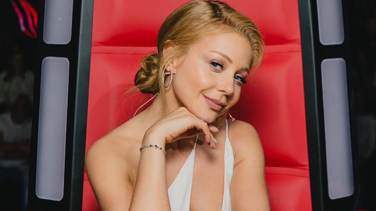 Тіна Кароль показала, як захищається від коронавірусу маскою за 2300 гривень