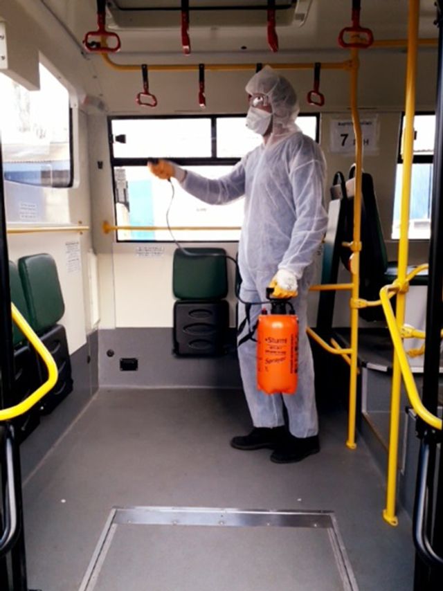 Як у Києві дезінфікують вулиці спецзасобами - фото 392456