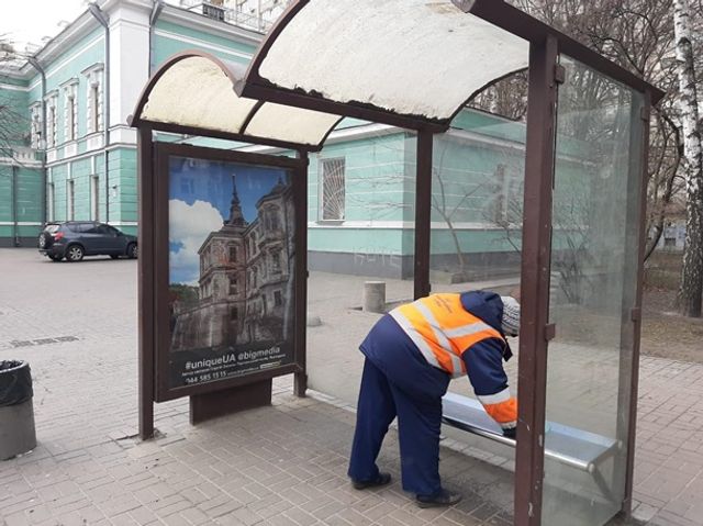 Як у Києві дезінфікують вулиці спецзасобами - фото 392458