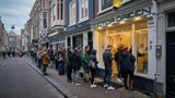 У Нідерландах шалені черги: кожен хоче встигнути купити марихуану перед карантином