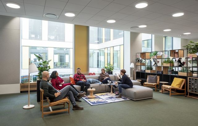 Як виглядає офіс компанії LEGO в Данії: ефектні фото - фото 393309