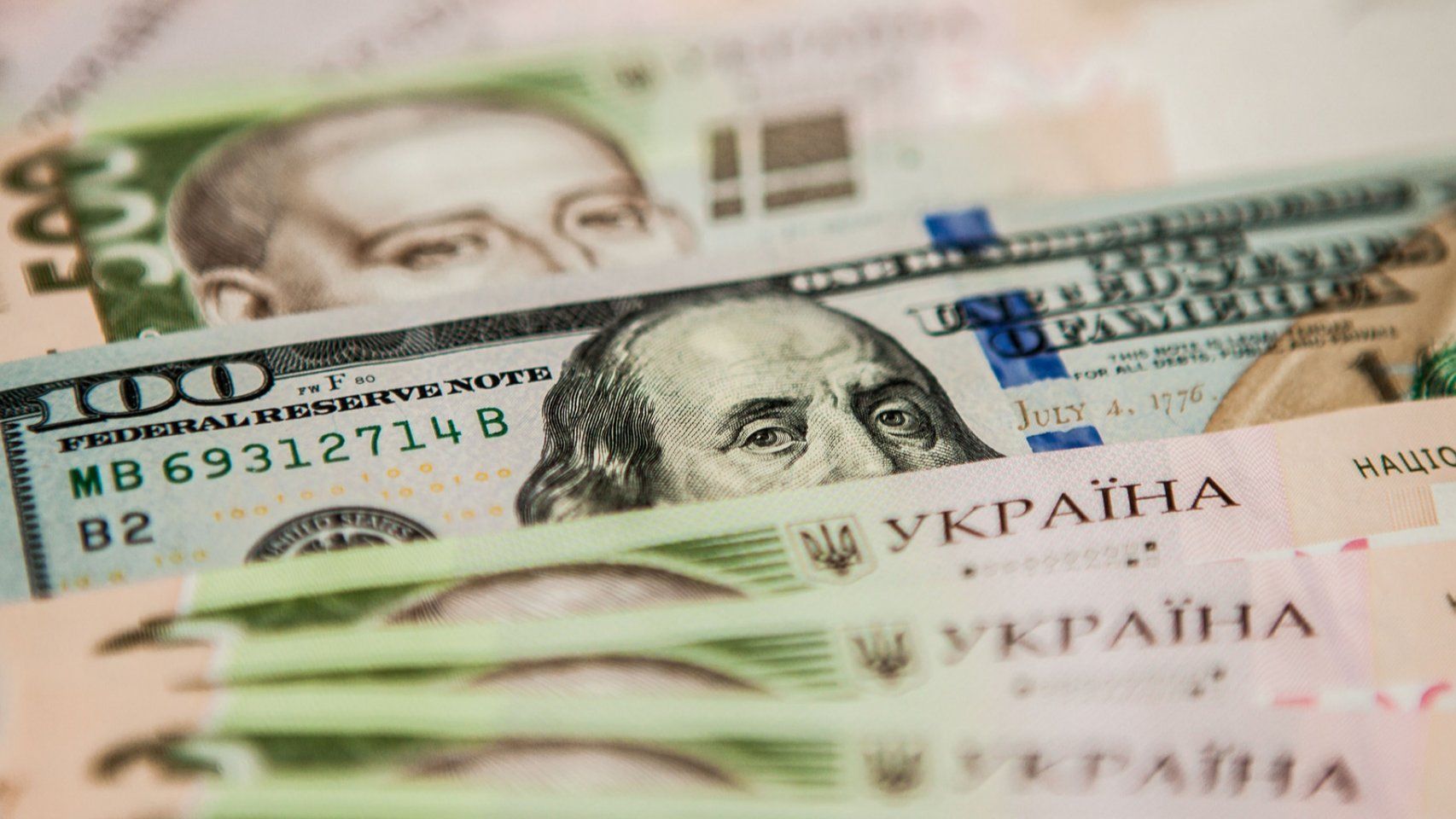 Експерти дали прогноз щодо курсу долара в Україні