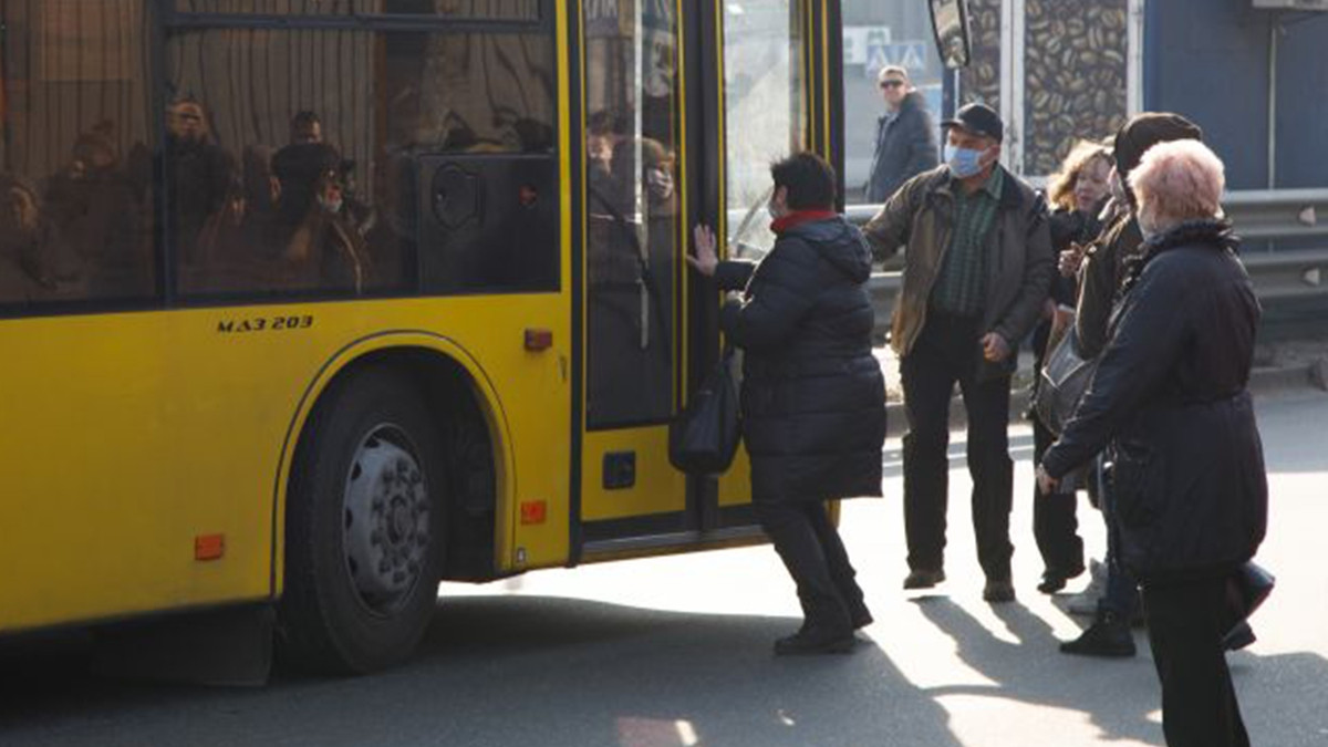 На відео показали, як працює транспорт за перепустками у Києві - фото 1