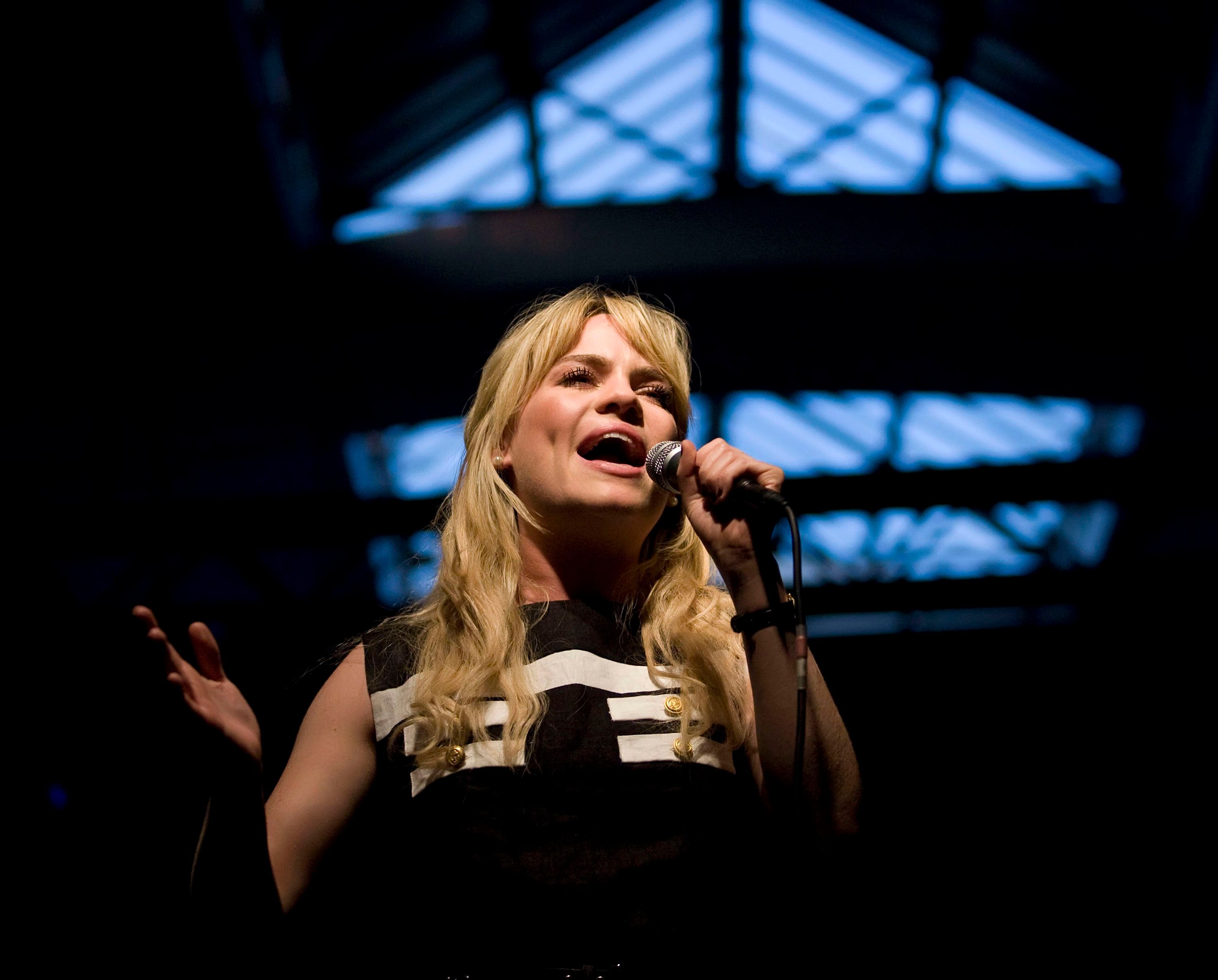 Співачка Duffy повернулась з новою піснею - фото 1