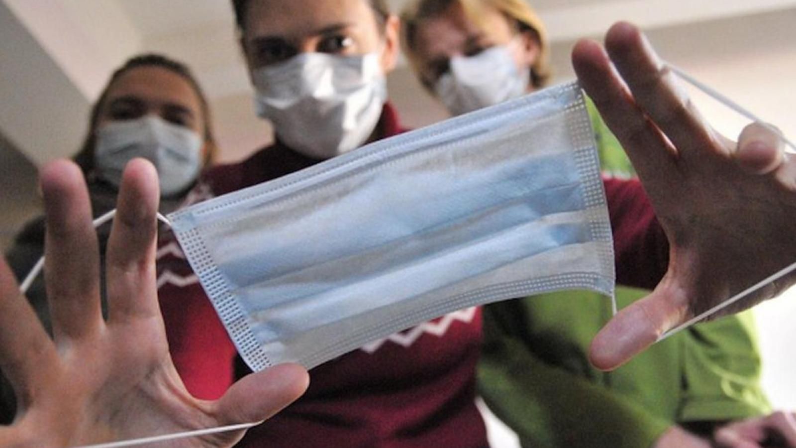 Простий спосіб зшити захисну маску власноруч: коротка відеоінструкція - фото 1