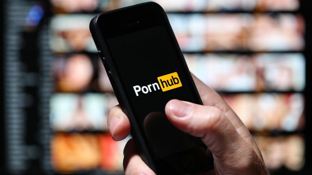 Pornhub зробив безкоштовну преміум-підписку для користувачів усіх країн (18+)