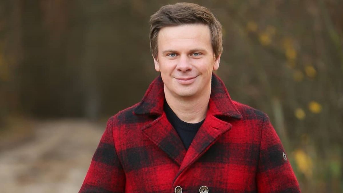 Тревел-блогер Дмитро Комаров показав, як працює вдома під час карантину: відео