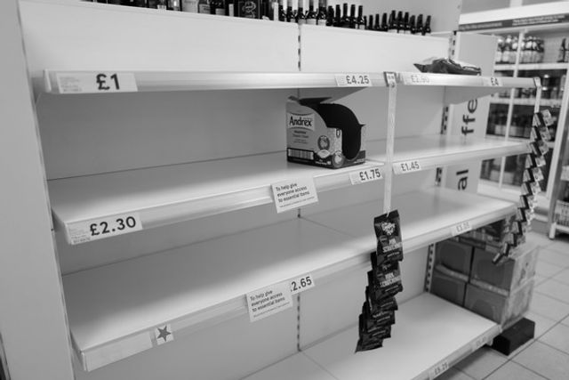 Журналісти створили архів знімків про життя під час пандемії - фото 393903