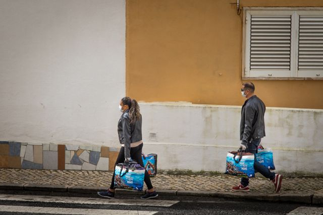 Журналісти створили архів знімків про життя під час пандемії - фото 393904