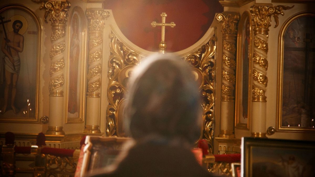 Священник провів службу онлайн, але випадково увімкнув віртуальні маски: курйозне відео