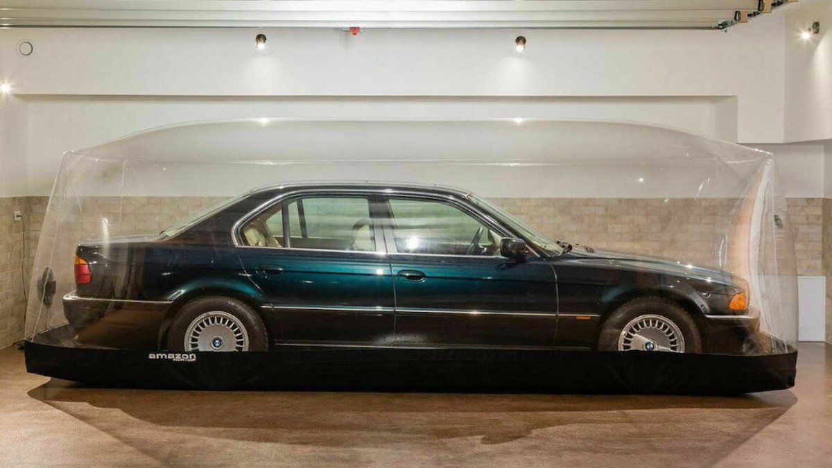 Легендарне BMW зберігали у спеціальній капсулі - фото 1