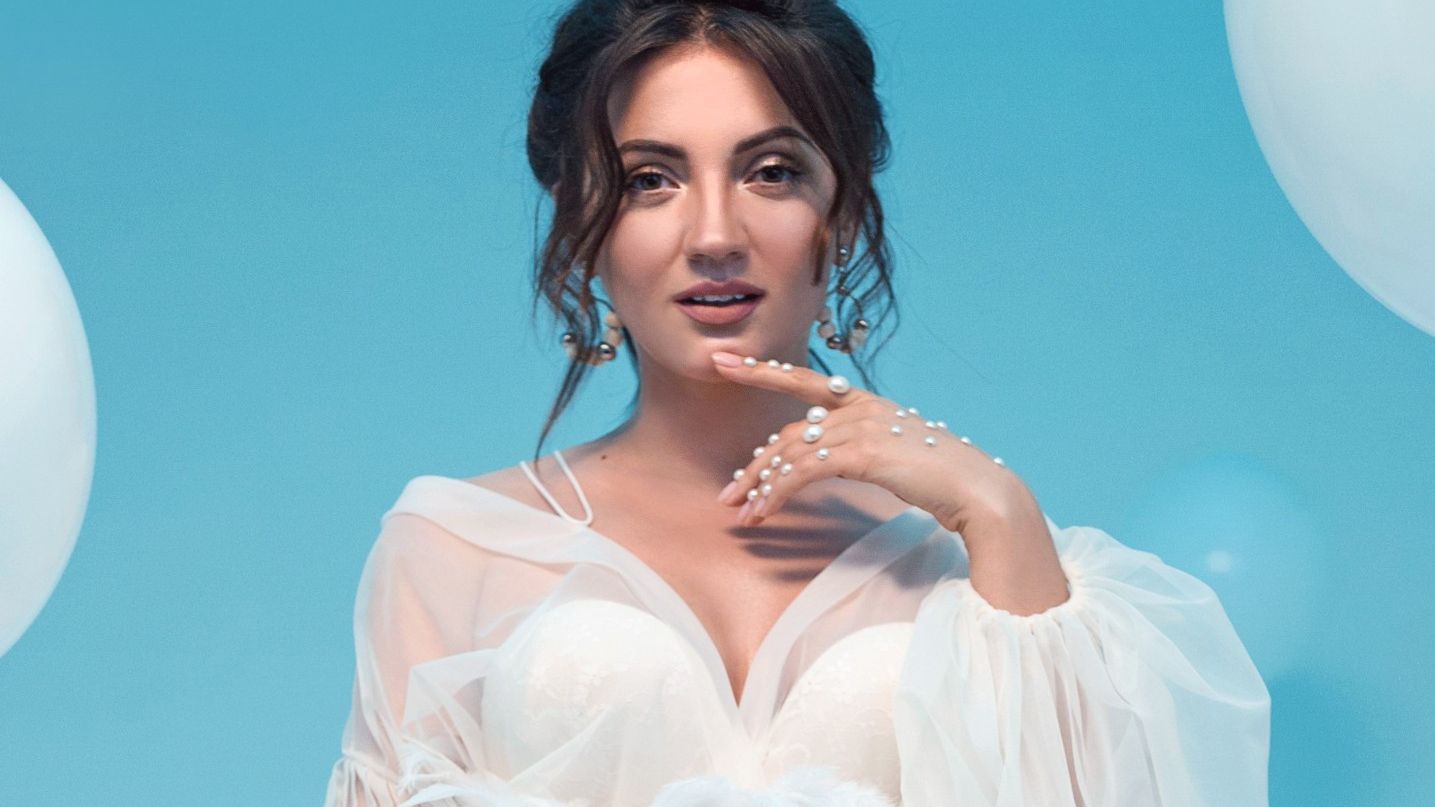 Схудла Оля Цибульська знялася в мереживній білизні