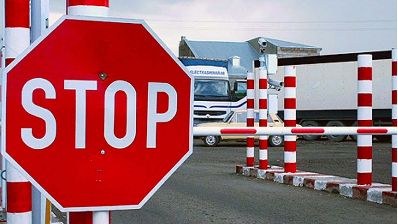 Повне закриття кордонів України навіть для українців: коли і як