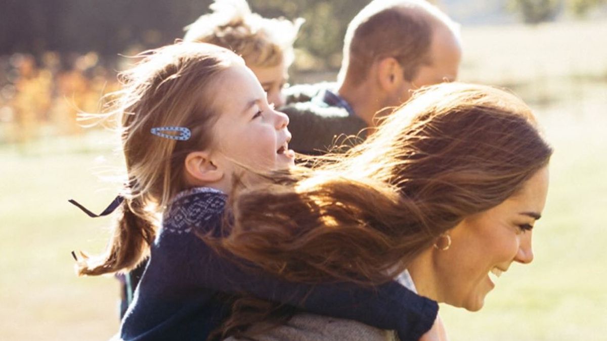 Діти королівської сім'ї подякували медикам за боротьбу з коронавірусом: зворушливе відео - фото 1