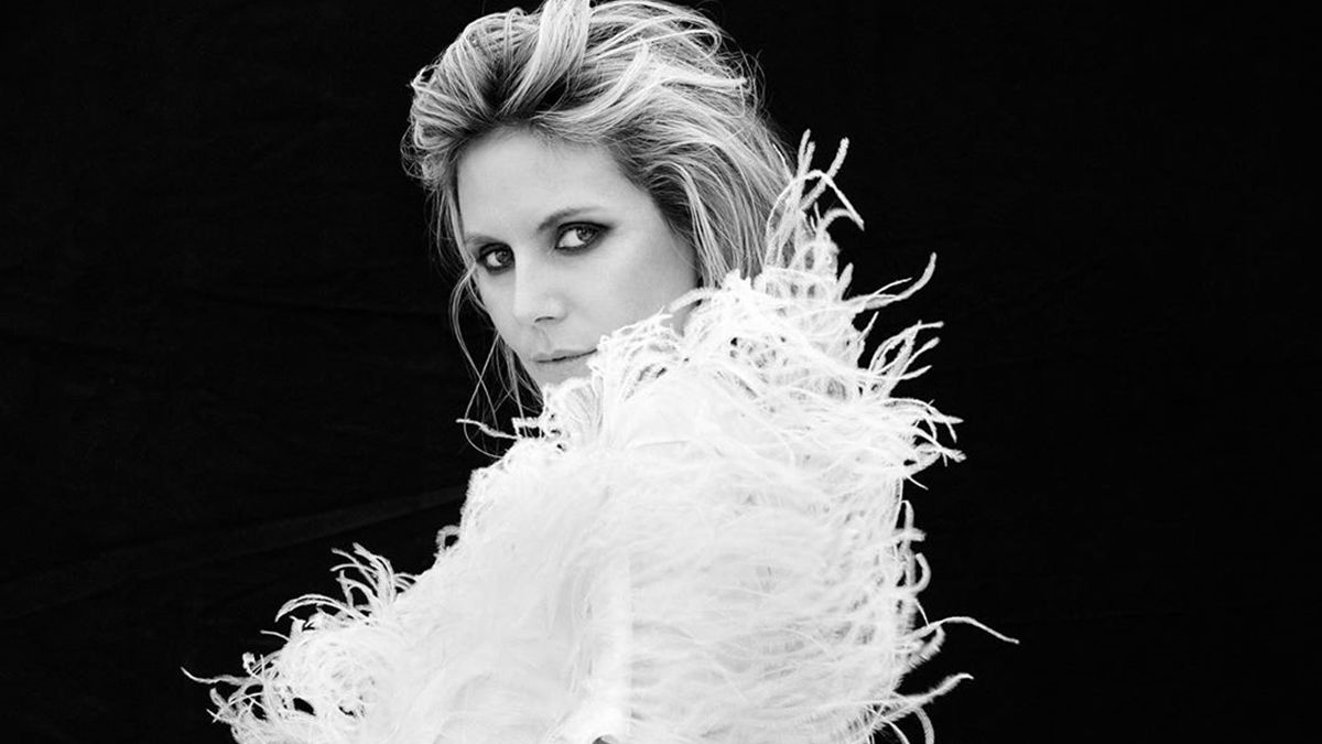 Хайді Клум засвітила екстремальне декольте: пікантне відео